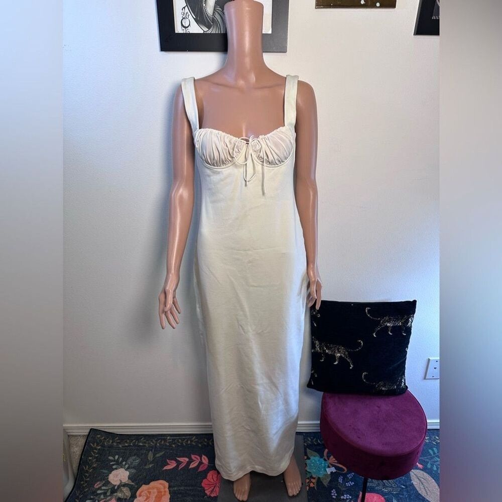 Helsa The Yasmin Dress in Baby Yellow maxi sweetheart - Picture 6 of 10
